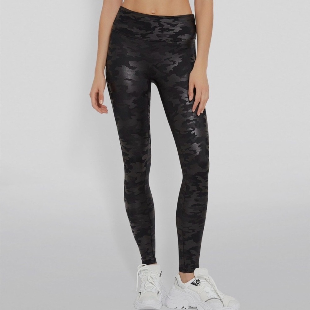 Spanx black camo leggings size M